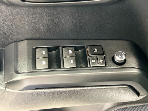 Used 2018 Toyota Tacoma SR w/ SR Convenience Package image 15