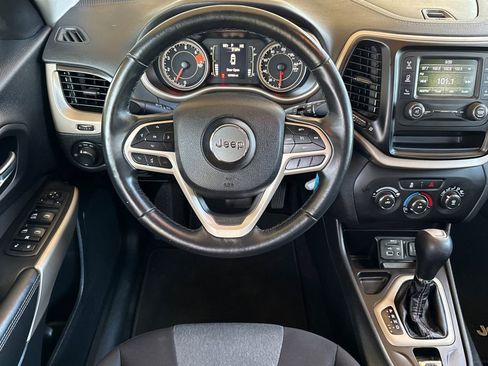 Used 2017 Jeep Cherokee Altitude image 11