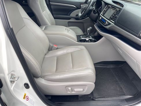 Used 2019 Toyota Highlander Limited image 19