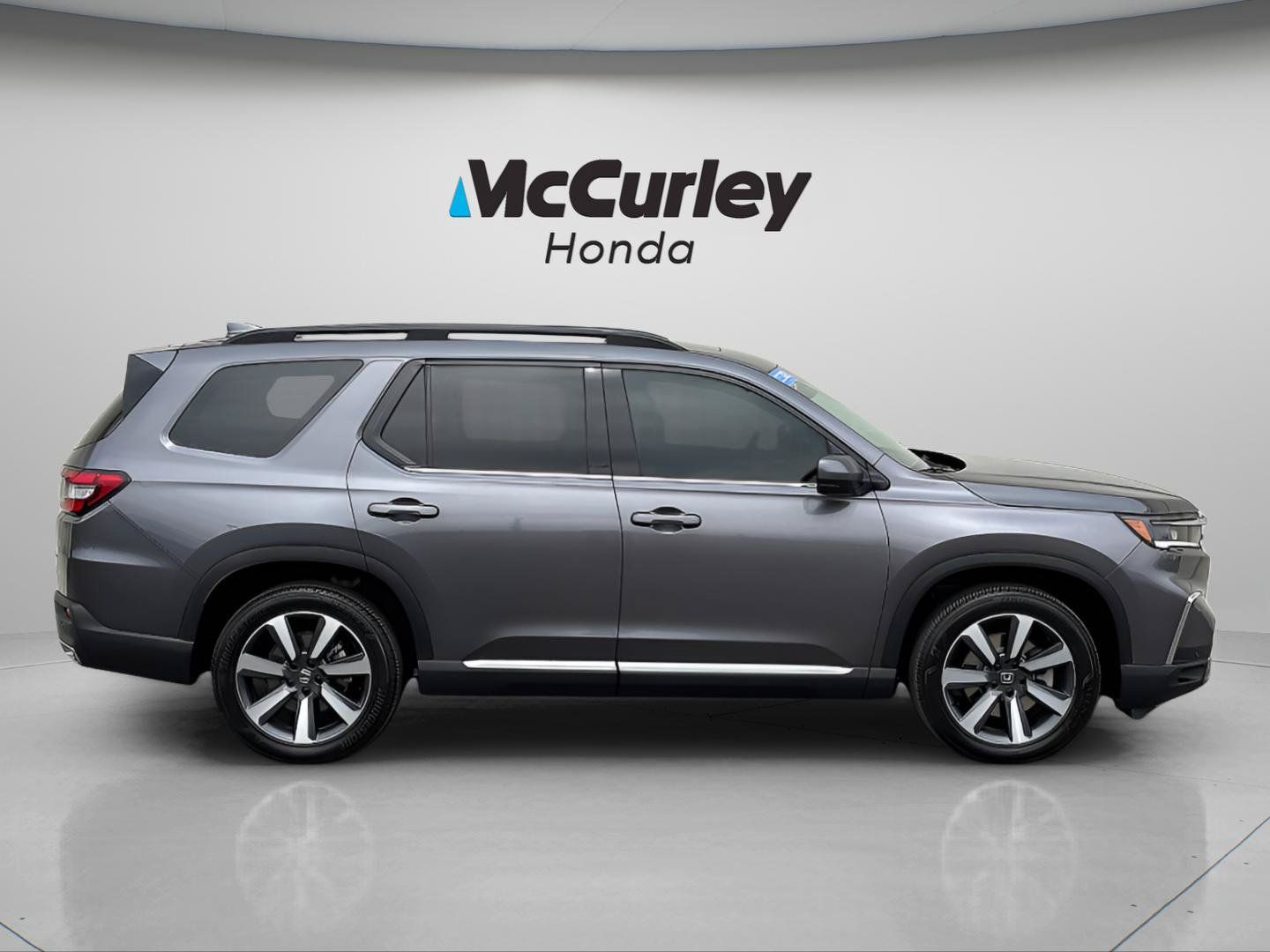 Certified 2025 Honda Pilot Touring image 2
