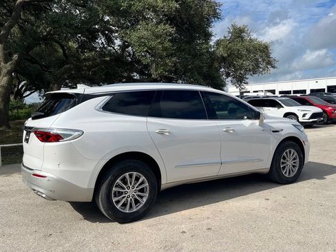 Used 2024 Buick Enclave Essence w/ Technology Package FWD image 5