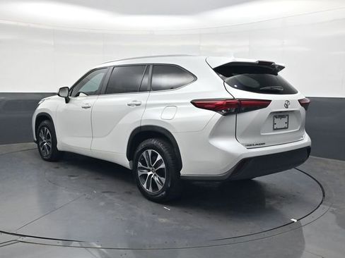 Used 2023 Toyota Highlander XLE image 6