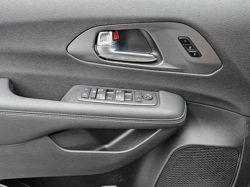 New 2026 Chrysler Pacifica Select FWD image 29