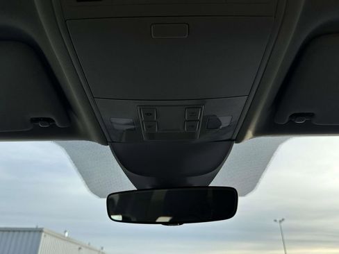 Used 2023 Volkswagen Taos SE w/ Black Wheel Package image 32