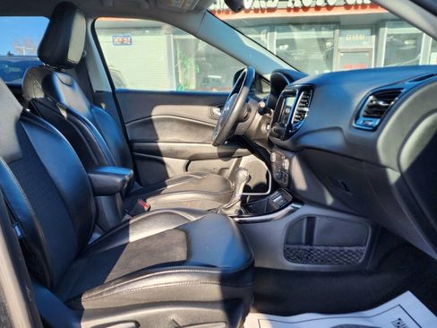 Used 2019 Jeep Compass Latitude FWD image 17