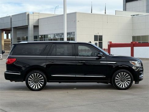 Used 2021 Lincoln Navigator L Reserve image 3