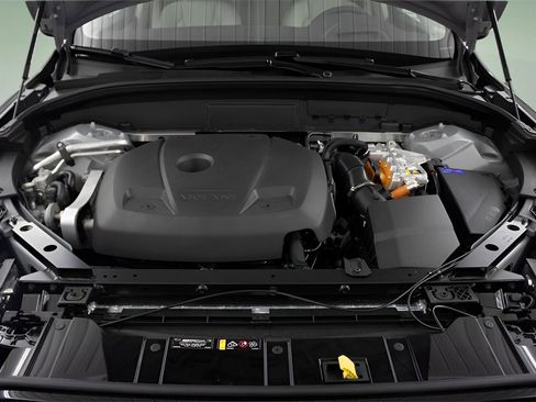 Certified 2024 Volvo XC60 T8 Ultimate w/ Protection Package Premier image 23