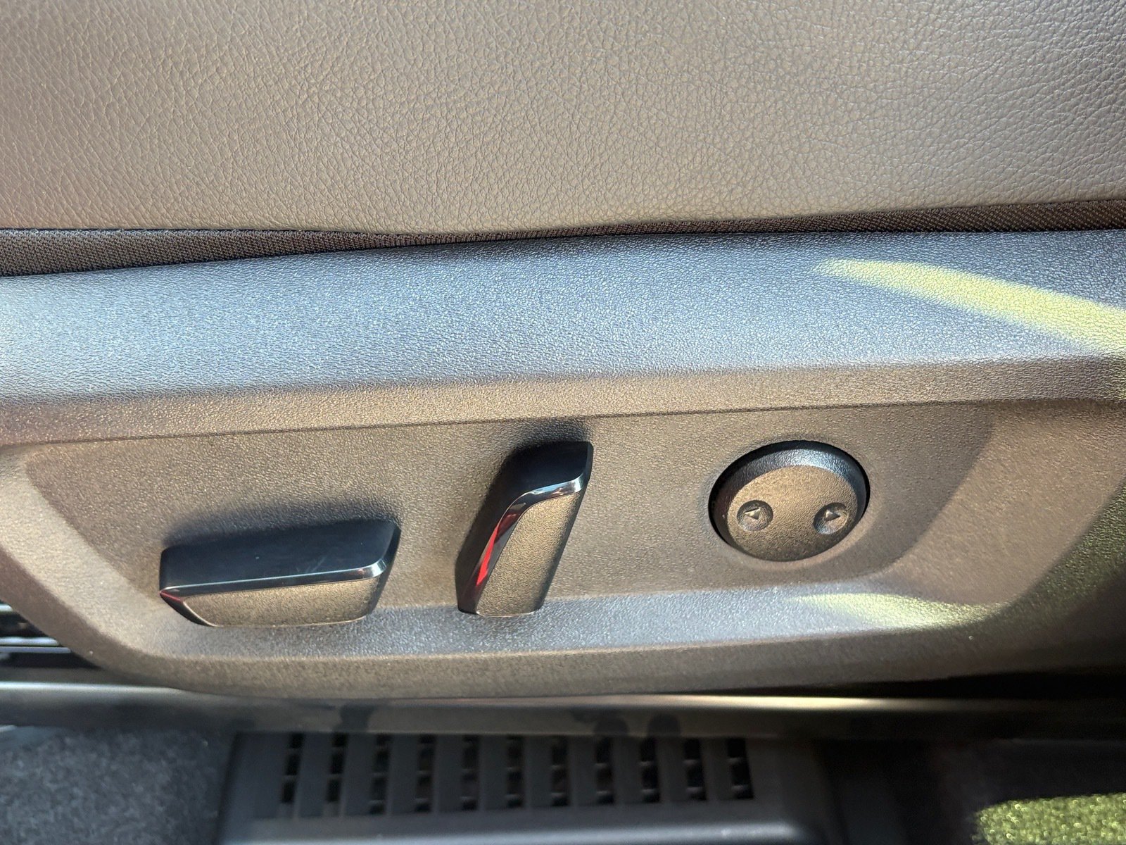 Used 2023 Nissan Rogue SL FWD image 30