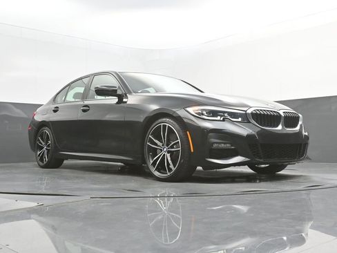Used 2020 BMW 330i Sedan w/ M Sport Package RWD image 48