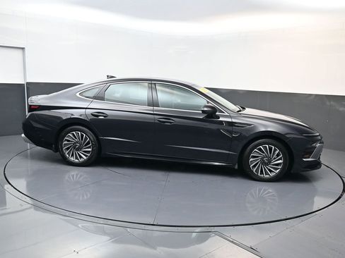 Certified 2025 Hyundai Sonata SEL image 3