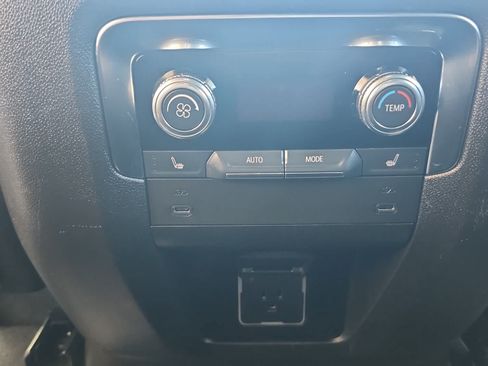 Used 2025 GMC Yukon XL Denali AWD/4WD image 25