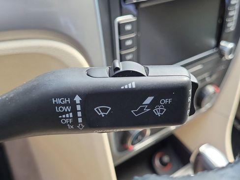 Used 2015 Volkswagen Passat 1.8T Limited Edition FWD image 20