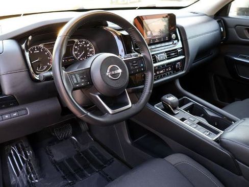 Certified 2025 Nissan Pathfinder SV FWD image 17