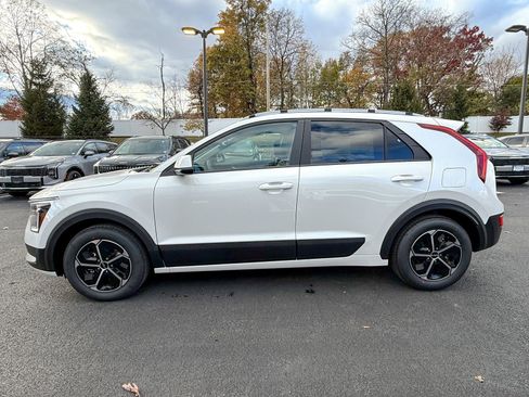 New 2026 Kia Niro LX image 4