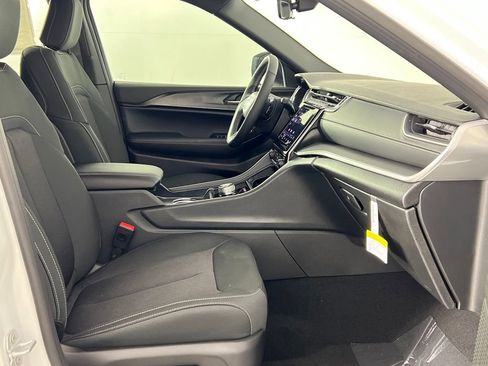 New 2025 Jeep Grand Cherokee Laredo image 19