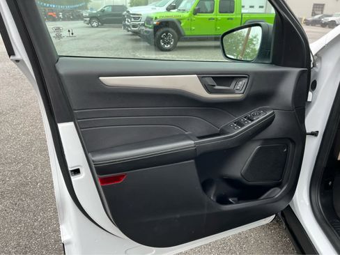 Used 2022 Ford Escape SE w/ Convenience Package AWD/4WD image 11