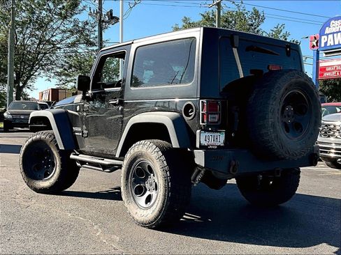 Used 2015 Jeep Wrangler Sport w/ Connectivity Group AWD/4WD image 4