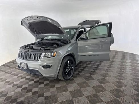 Used 2022 Jeep Grand Cherokee Laredo X AWD/4WD image 10