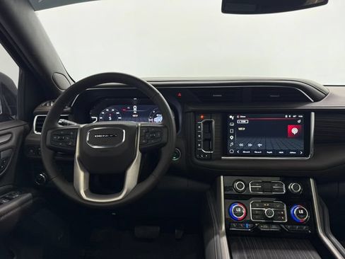 Used 2024 GMC Yukon XL Denali RWD image 3