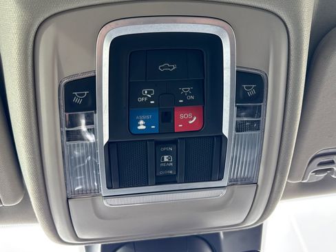 Used 2022 RAM 1500 Laramie AWD/4WD image 30