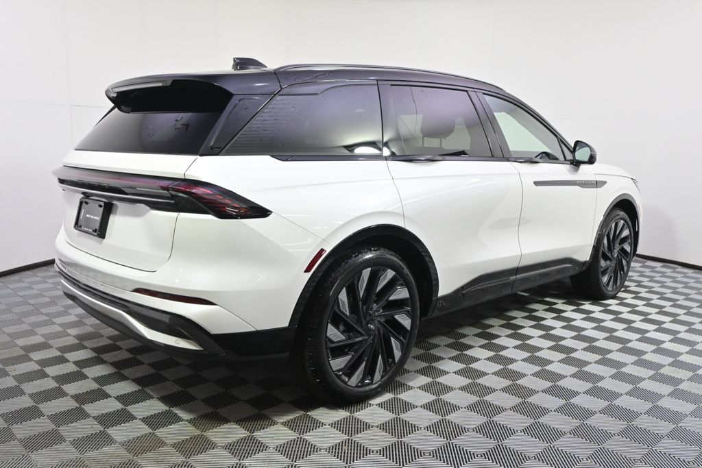 New 2026 Lincoln Nautilus Reserve w/ Jet Appearance Package AWD/4WD image 7