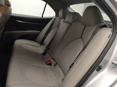 Used 2021 Toyota Camry SE FWD image 18