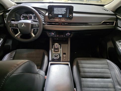 Used 2022 Mitsubishi Outlander SE image 15