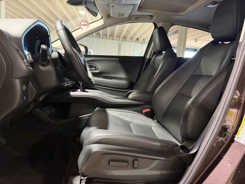 Used 2019 Honda HR-V Touring image 9
