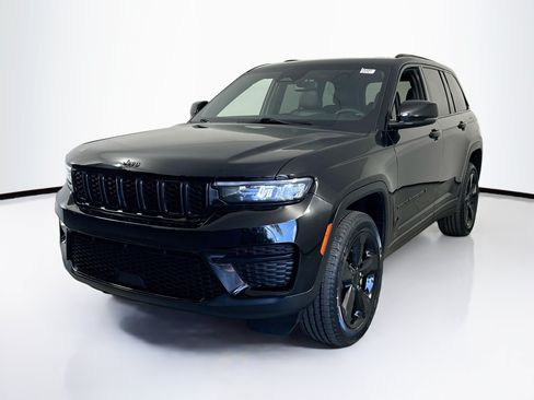 Used 2023 Jeep Grand Cherokee Altitude AWD/4WD image 1