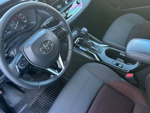 Used 2025 Toyota Corolla SE image 12