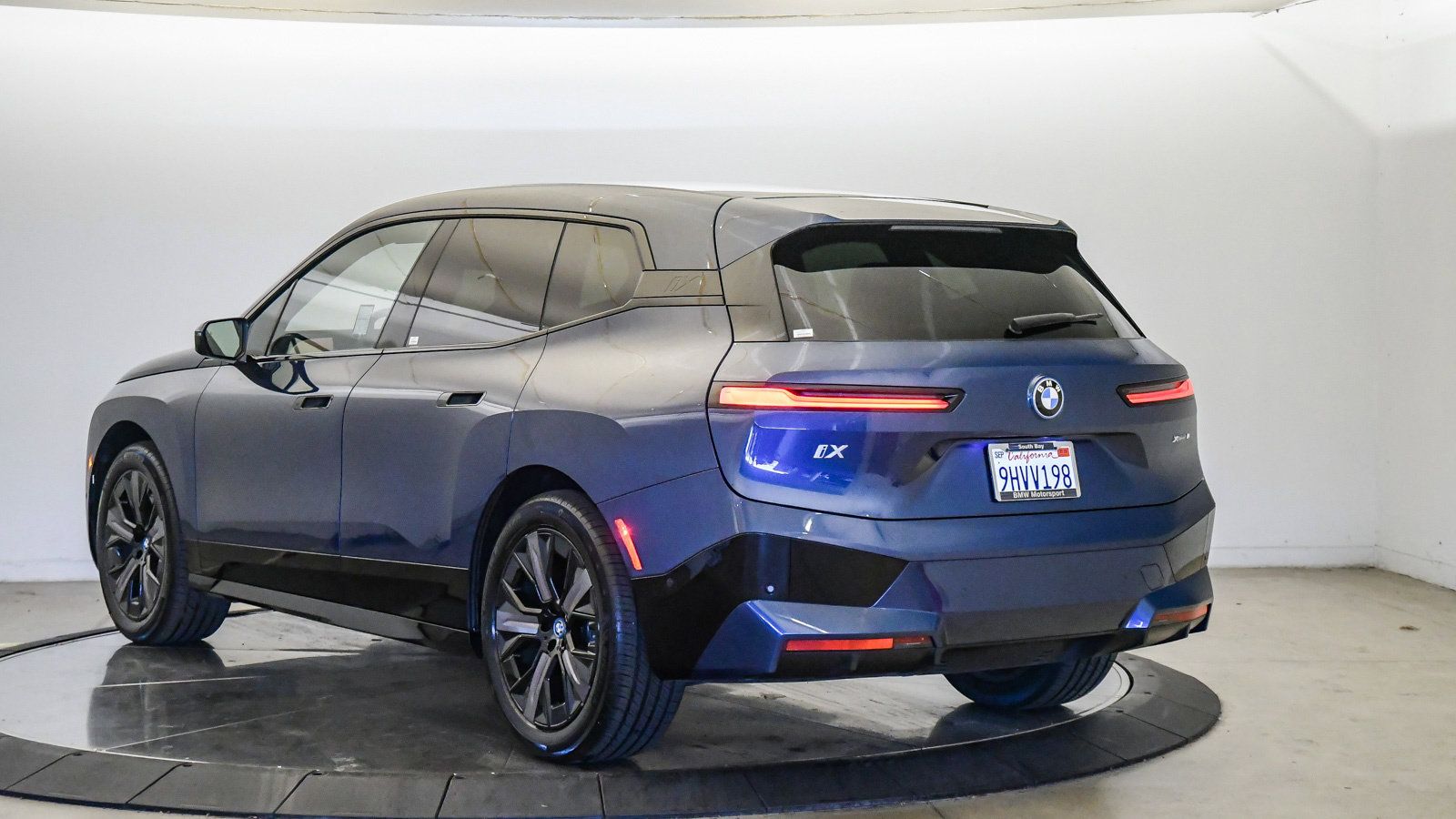 Certified 2024 BMW iX xDrive50 w/ Premium Package AWD/4WD image 2