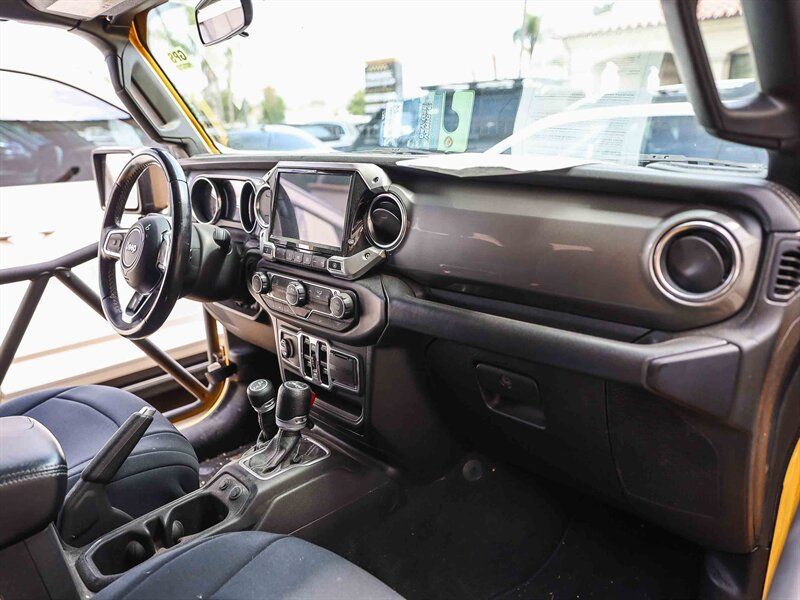 Used 2019 Jeep Wrangler Unlimited Sahara AWD/4WD image 61