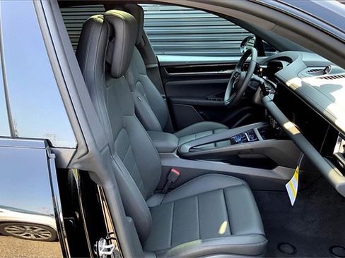 Used 2025 Porsche Macan Electric image 25