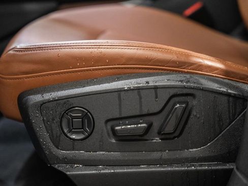 Used 2024 Audi Q8 e-tron Premium Plus image 35