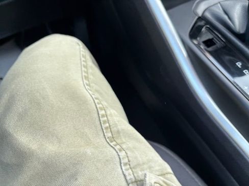 Used 2023 Toyota Highlander LE image 43