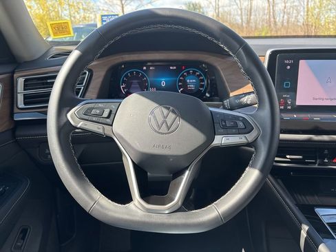Used 2025 Volkswagen Atlas SE AWD/4WD image 26
