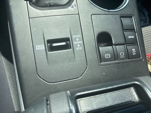 Used 2023 Toyota Highlander LE FWD image 17