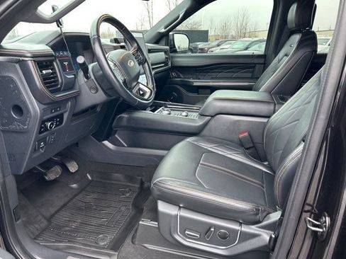 Used 2023 Ford Expedition Platinum image 11