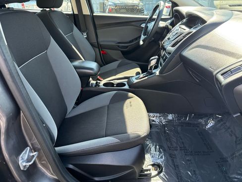 Used 2014 Ford Focus SE FWD image 12