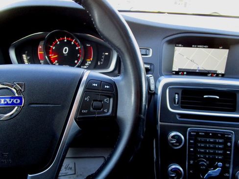 Used 2015 Volvo V60 T5 Cross Country w/ Convenience Package image 22