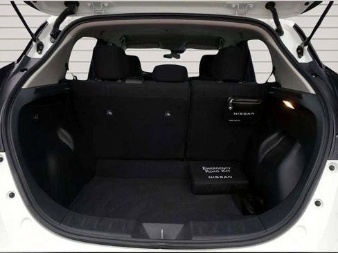 Used 2024 Nissan Leaf S image 10