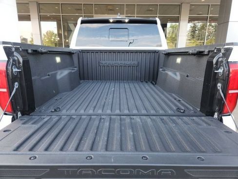 Certified 2025 Toyota Tacoma SR5 w/ SR5 Upgrade Package AWD/4WD image 14