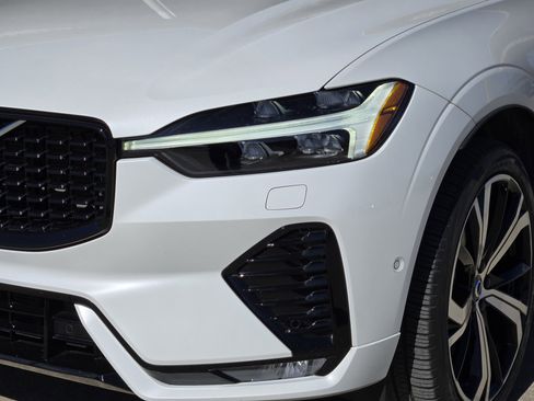 Used 2023 Volvo XC60 B6 Ultimate w/ Protection Package Premier image 14