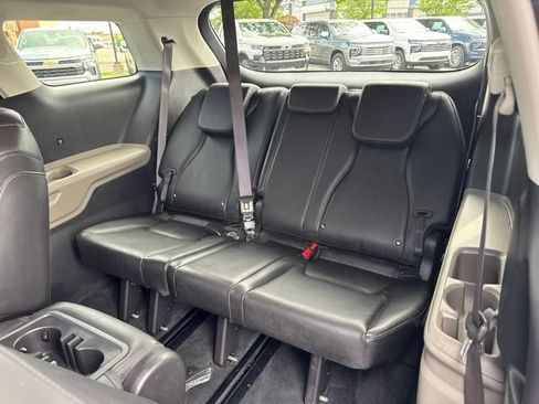 Used 2026 Kia Carnival FWD image 13