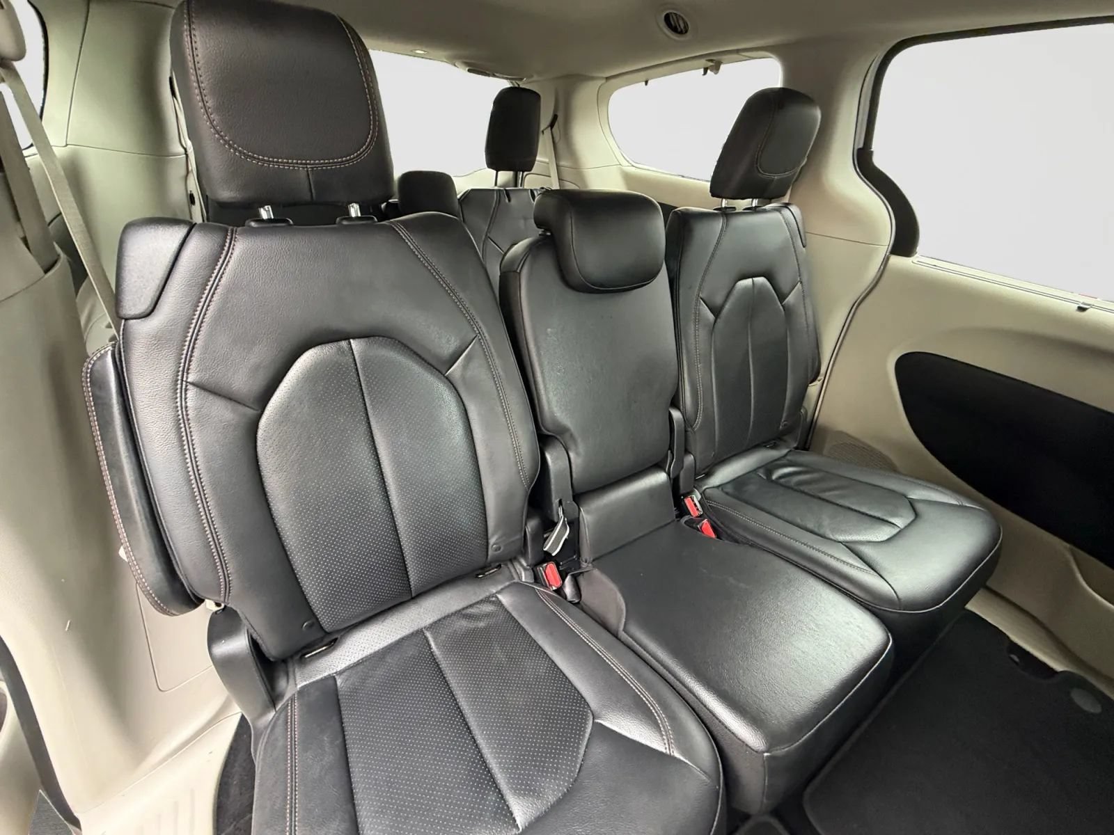 Used 2019 Chrysler Pacifica Touring-L Plus w/ Advanced Safetytec Group FWD image 19