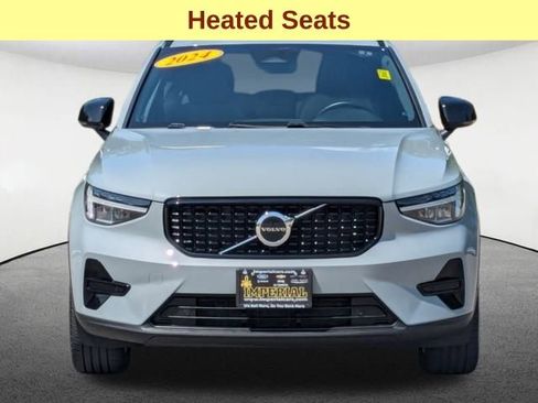 Used 2024 Volvo XC40 B5 Core image 12