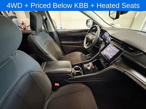 Used 2023 Jeep Grand Cherokee Laredo AWD/4WD image 25