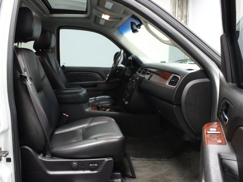 Used 2012 Chevrolet Tahoe LTZ AWD/4WD image 17