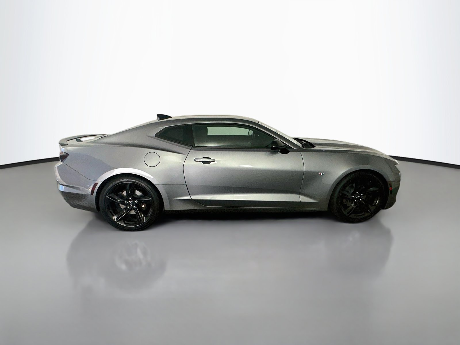 Used 2022 Chevrolet Camaro LT RWD image 8