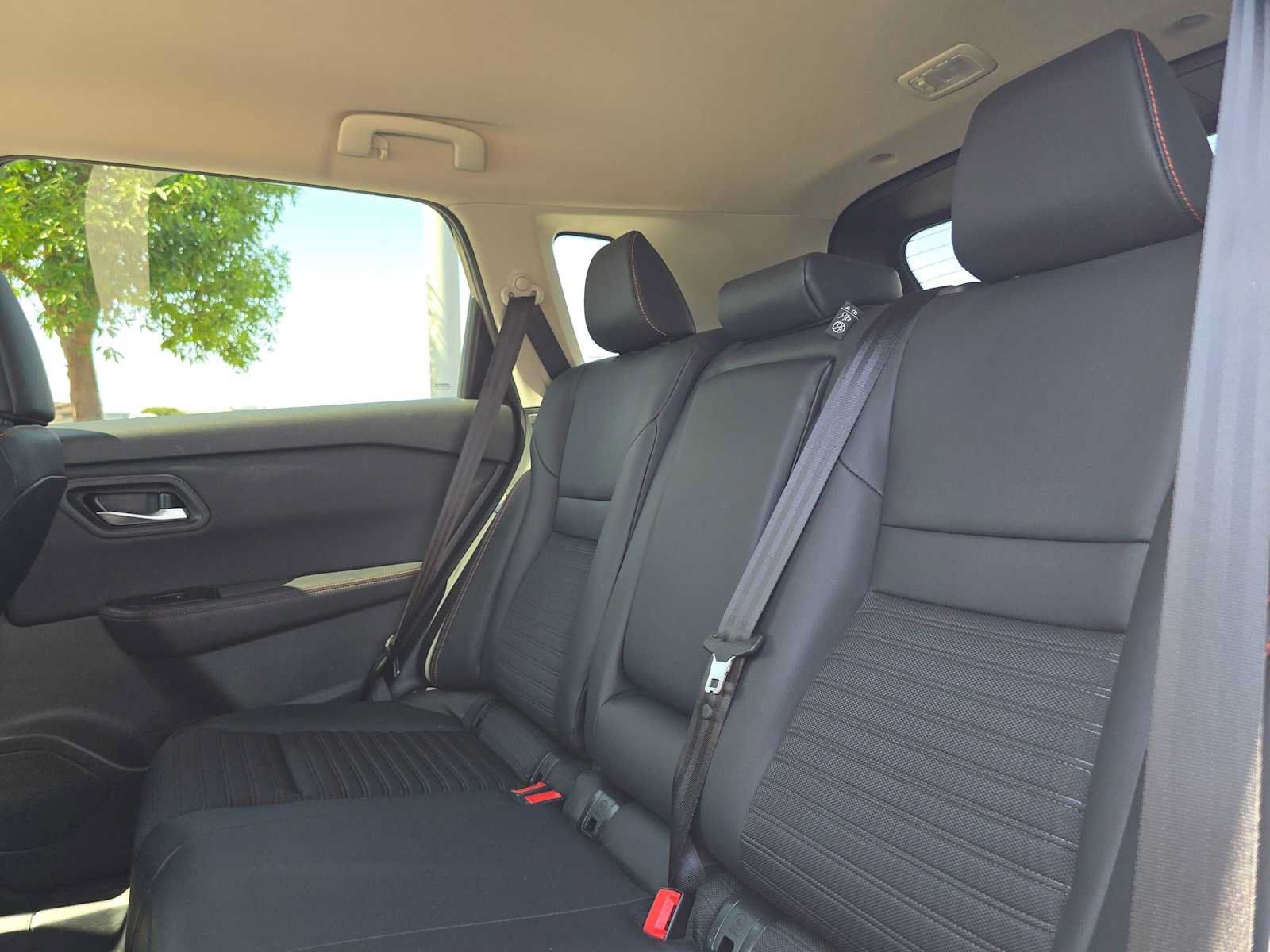 Used 2025 Nissan Rogue SV AWD/4WD image 17